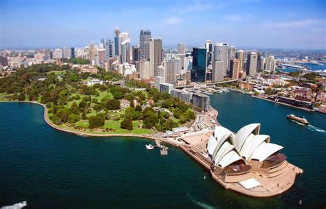 is sydney australia's largest city.